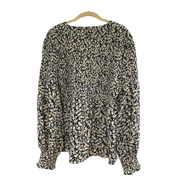 Women’s Love Olive floral blouse blue white shirred bodice 2X - Picture 2 of 4